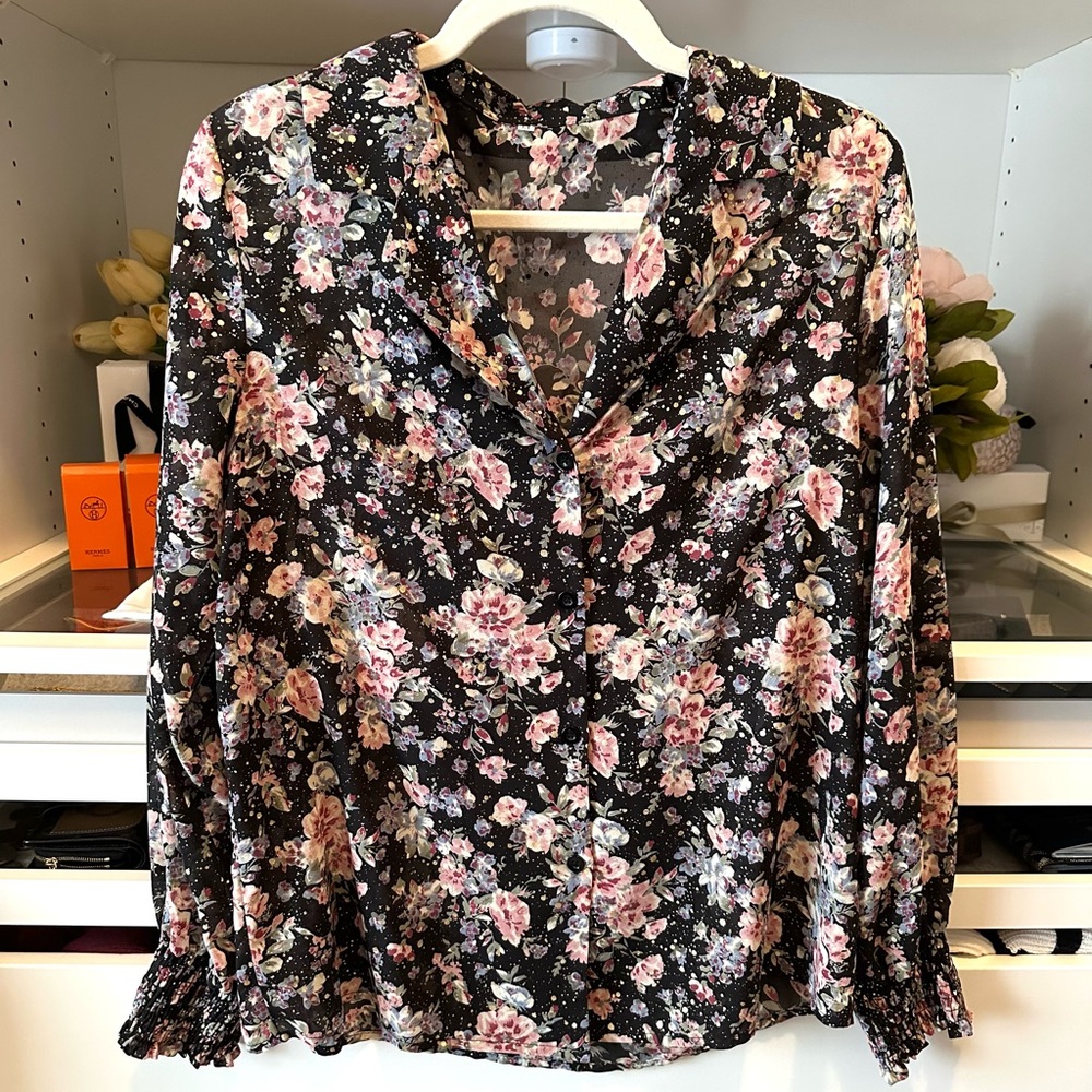 SHEIN Floral Blouse size Medium Vneck Button Up Collar Shirt LIKE NEW